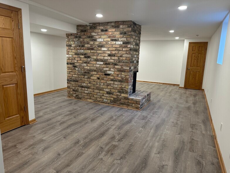 Building Photo - 7303 Glouchester Dr