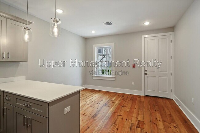 Building Photo - 2617 Carondelet St
