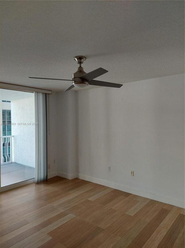 Building Photo - 1200 Brickell Bay Dr