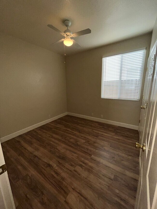 Building Photo - 4 Bed | 2 Bath | 1659SF | Tenant Pays $195...