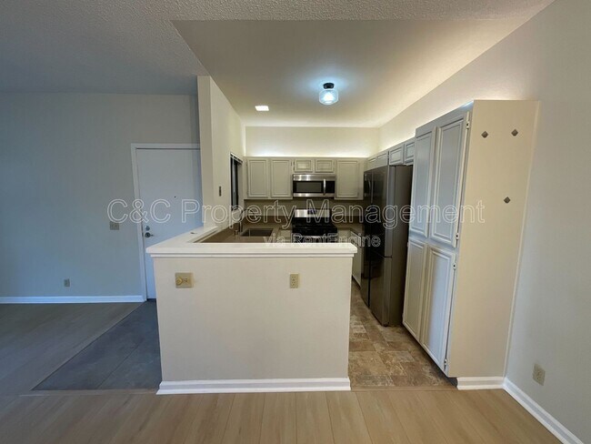 Building Photo - 37050 Meadowbrook Common