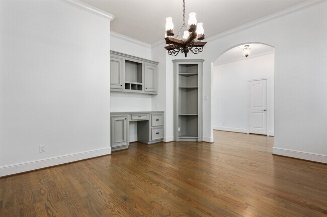 Building Photo - 4523 Maple St