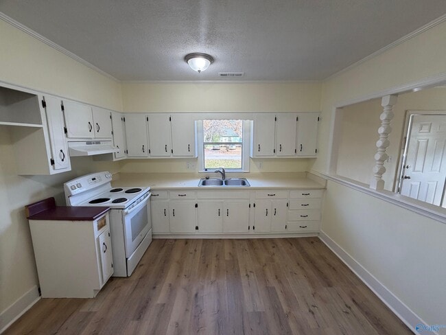 Building Photo - 1821 7th St SE