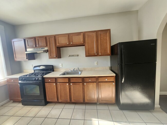 Building Photo - Beautiful 3 Bedroom 1.5 Bathroom East Balt...