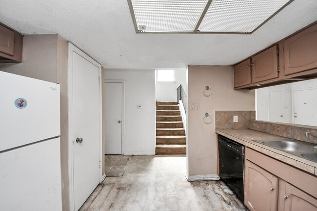 Building Photo - 5747 Easthampton Dr