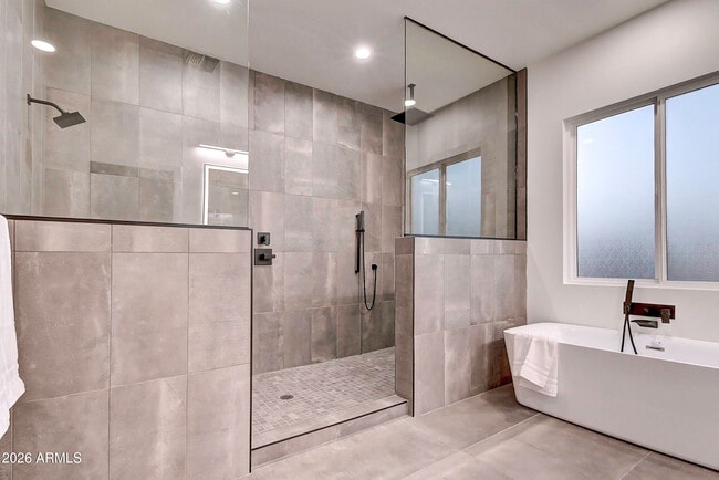 Building Photo - 6401 E Larkspur Dr