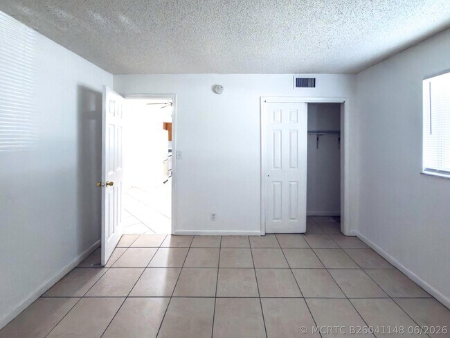 Building Photo - 4109 Riverside Dr