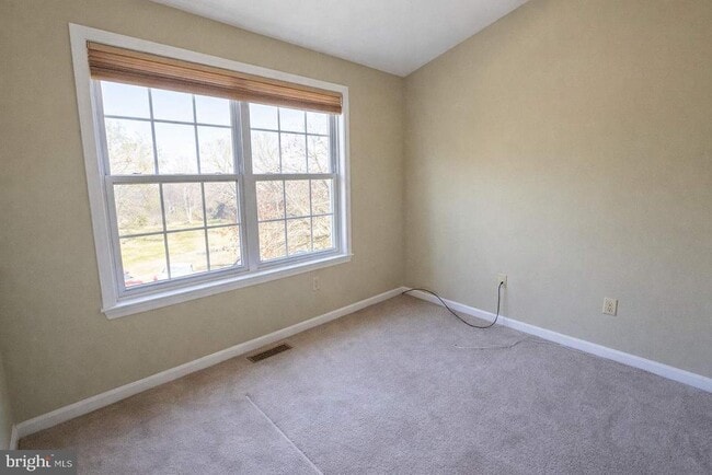 Building Photo - 4 Elm Tree Ct