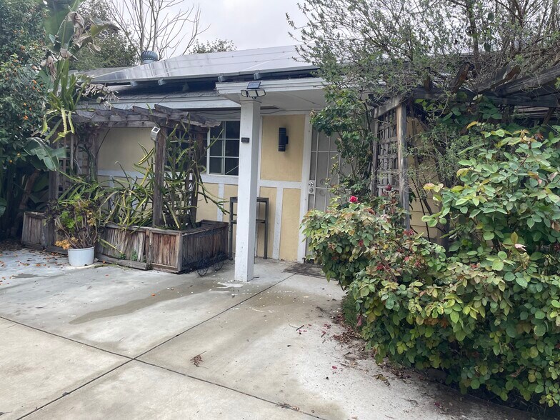 Building Photo - 13012 McKinley Ave