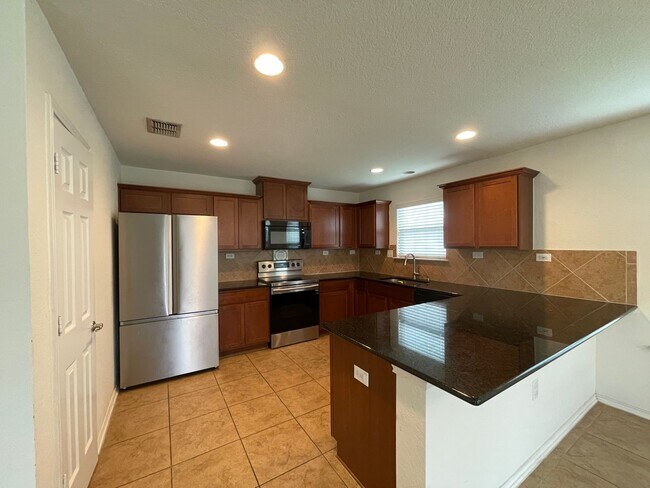 Building Photo - 5 Bedroom house for rent