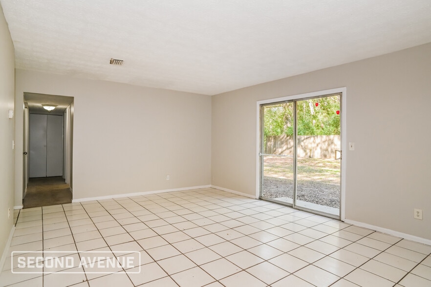 Building Photo - 5111 Arrowsmith Rd