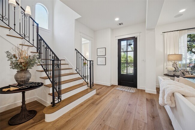 Building Photo - 2031 Sheridan St