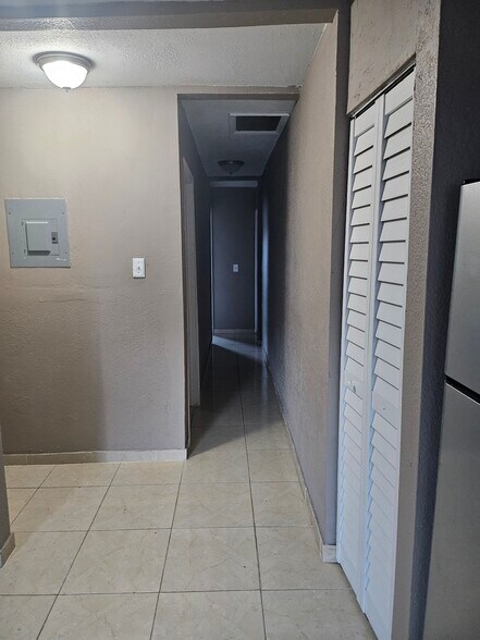 Building Photo - 826 NW 75th St