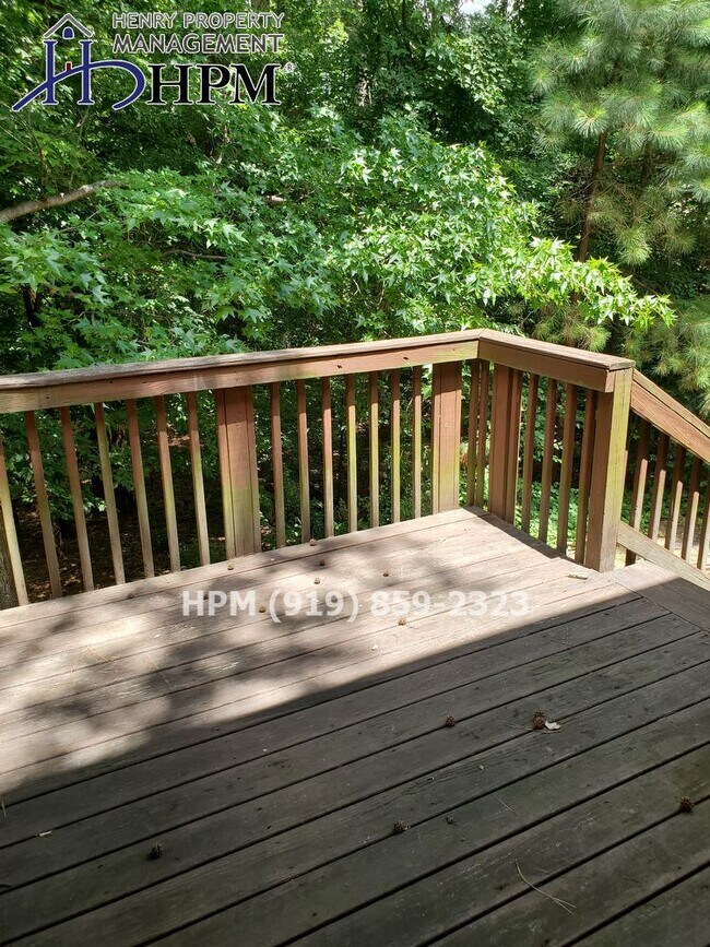 Building Photo - 3 Bedroom Townhome in Ivy Creek Subdivision