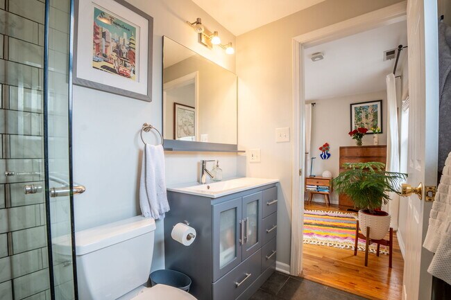 Building Photo - 1111 N Honore St