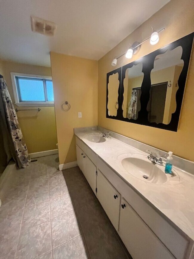 Building Photo - Escape to Your Private Retreat in Warner R...
