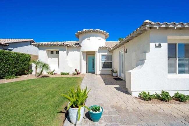Building Photo - 836 Mira Grande