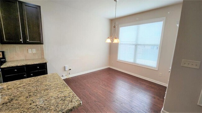 Building Photo - 5666 Apple Grove Rd NE