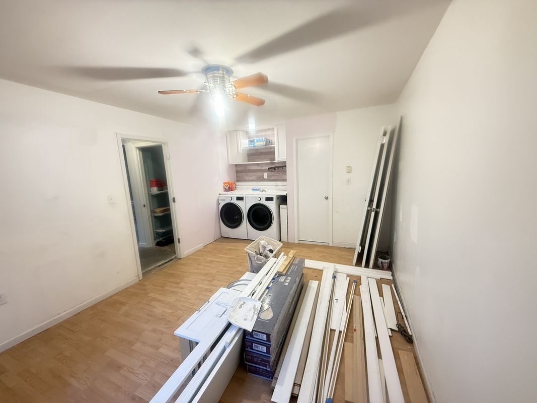 Building Photo - 1049 Alpine Dr