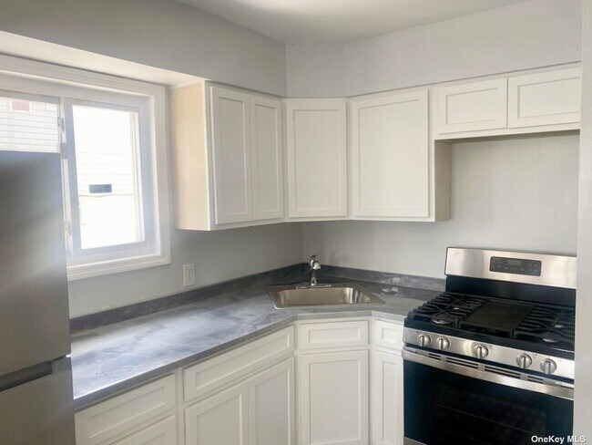 Building Photo - 354 Beach 48th St