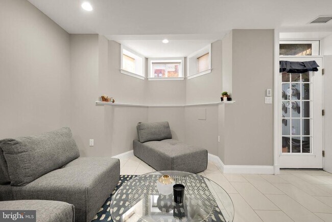 Building Photo - 1135 6th St NW