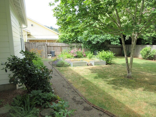 Building Photo - Beautiful Three Bedroom in Silverton