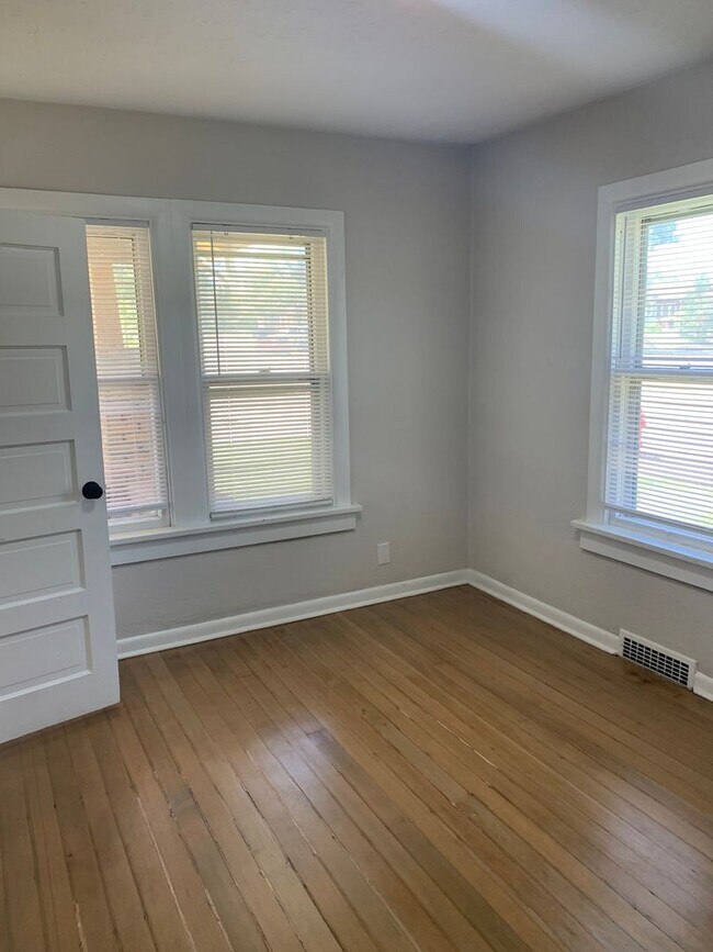 Building Photo - 2102 8th Ave