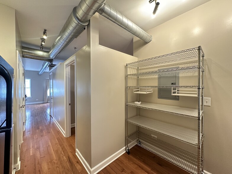 Building Photo - 674 N Orleans St