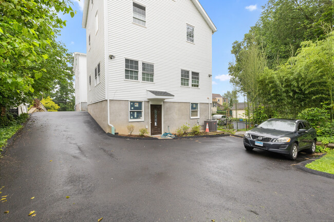 Building Photo - 75 Coolidge Ave