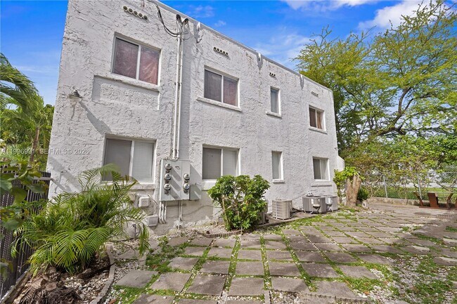 Building Photo - 109 NW 6th Ave