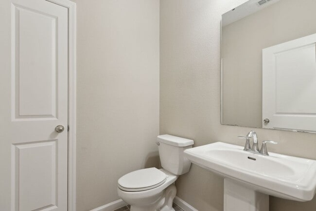 Building Photo - Spacious 3BR/3.5BA Home with Office & Reso...