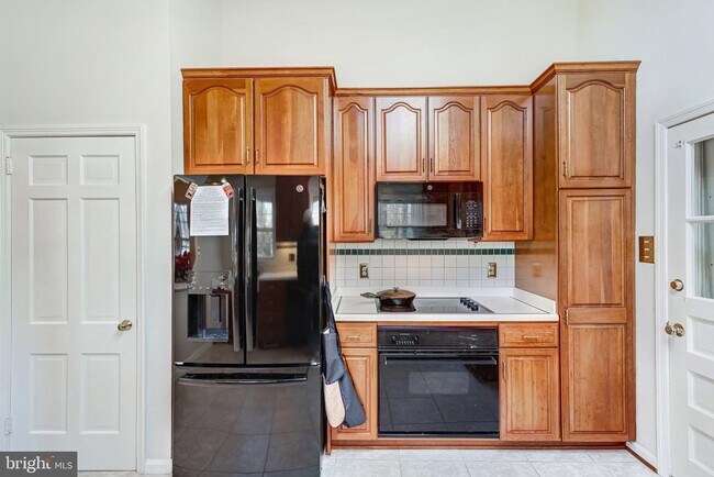 Building Photo - 9232 Forest Haven Dr