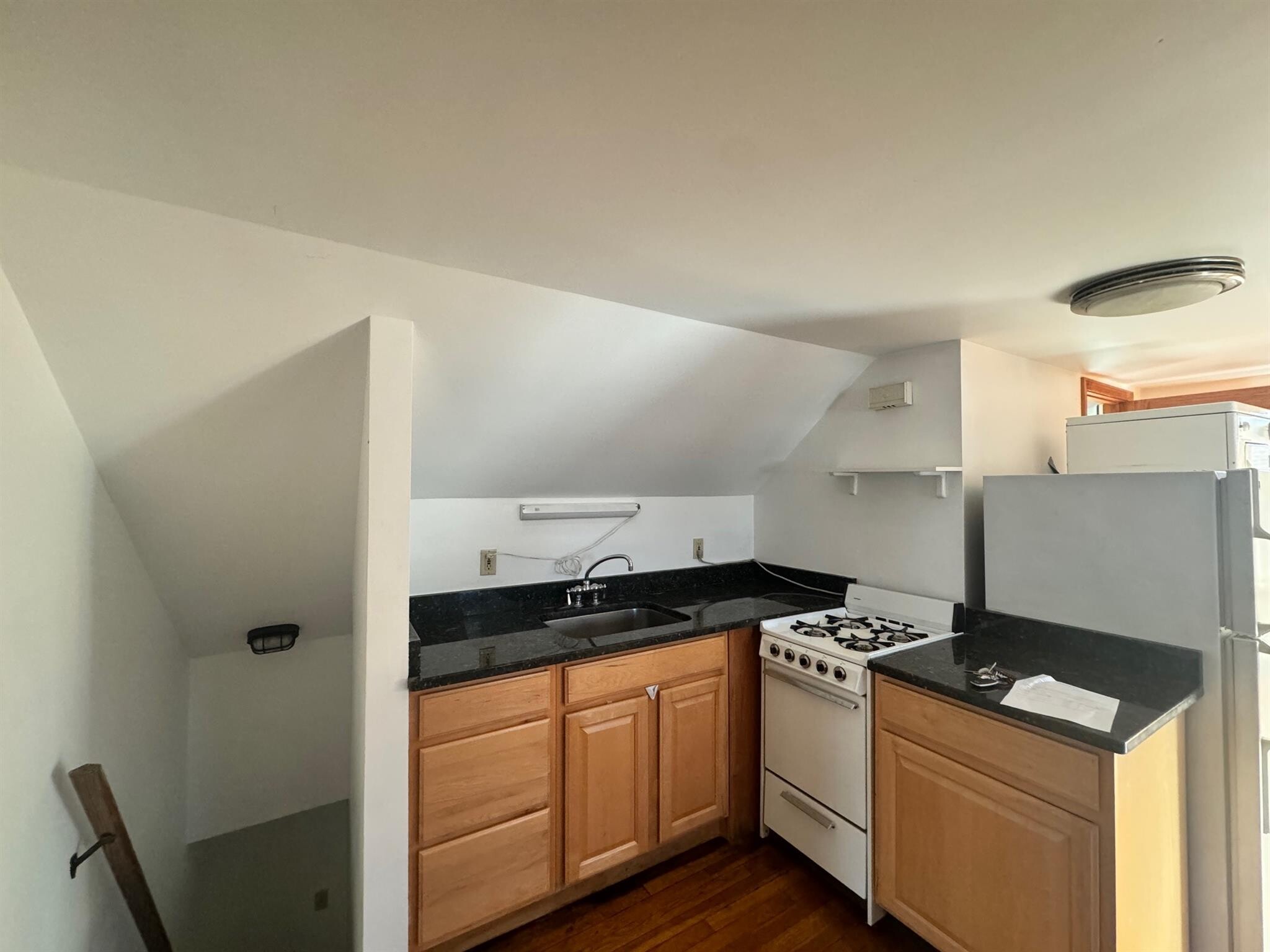 Building Photo - 8 Allen St