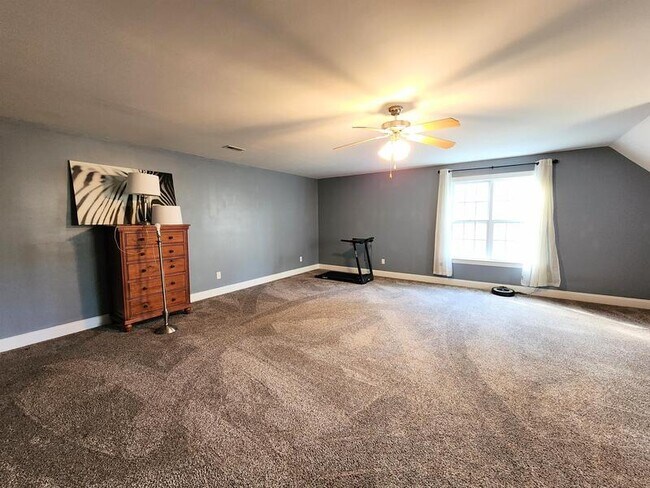 Building Photo - 102 Wire Grass Way