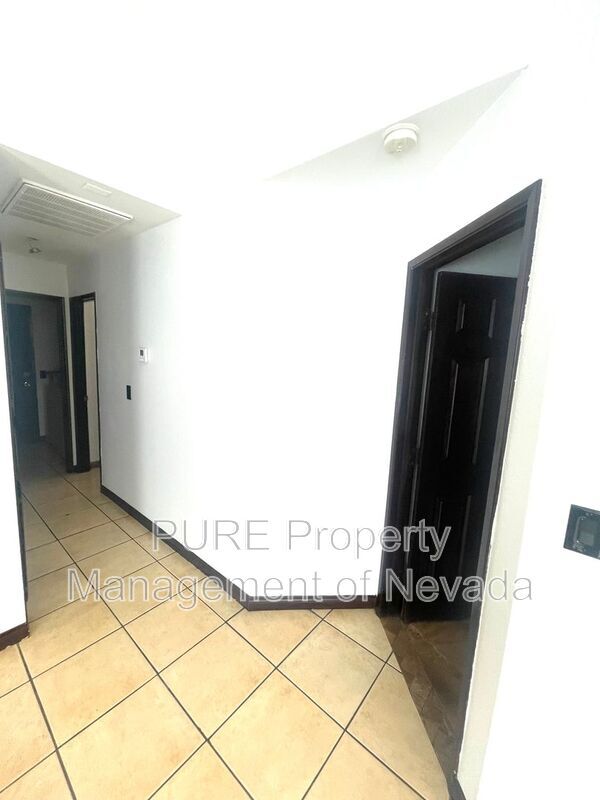 Building Photo - 724 Taft Ct