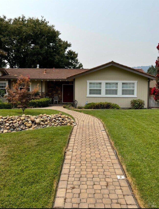 Building Photo - 601 Cherry Ct