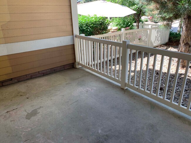 Building Photo - 1977 Grays Peak Dr