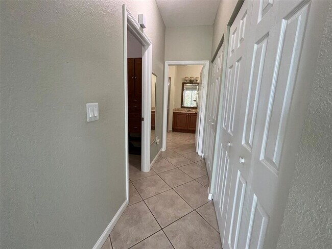 Building Photo - 5031 Madison Lakes Cir W