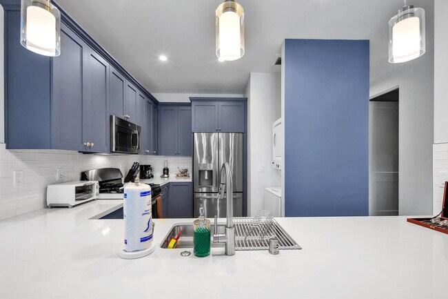 Building Photo - 717-21 Island Ct