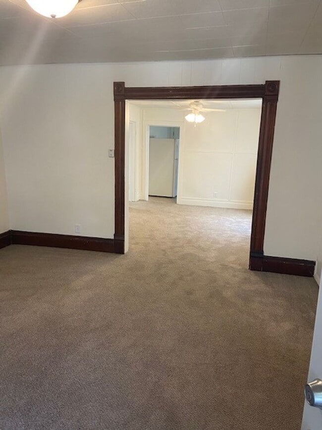 Building Photo - 5 bedroom single family home in great Vill...