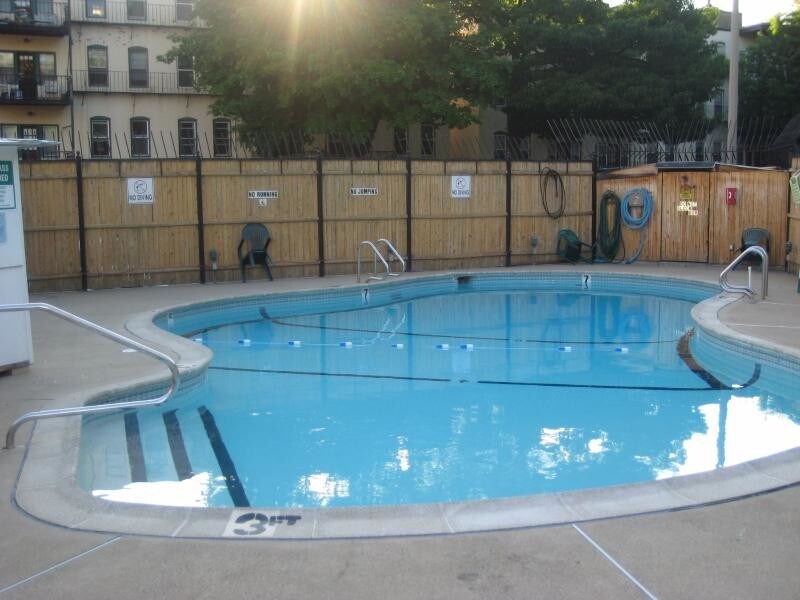 Building Photo - 92 Gordon St