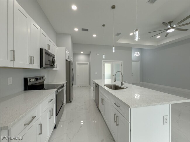 Building Photo - 438 Raymer St