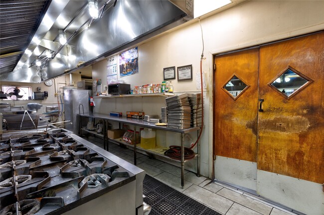 Building Photo - 2414 S Gordon St