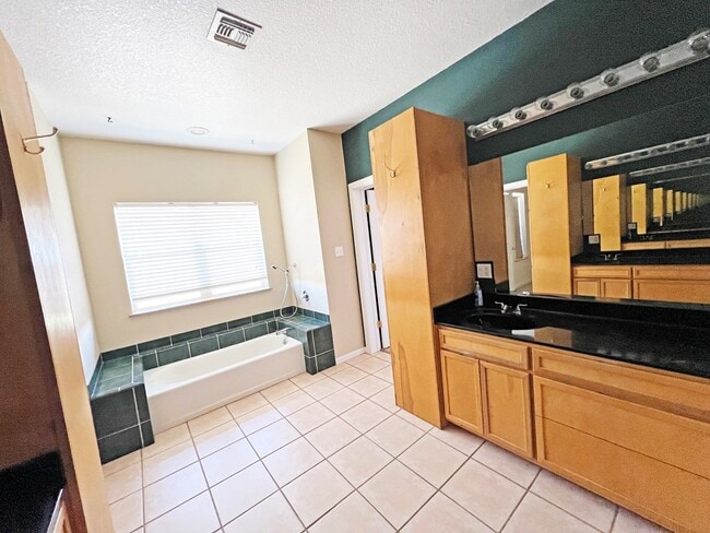 Building Photo - 101 Capt Lee