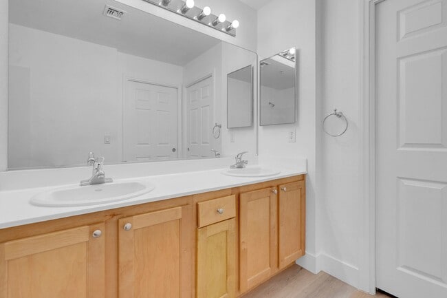 Building Photo - 75 E Agate Ave