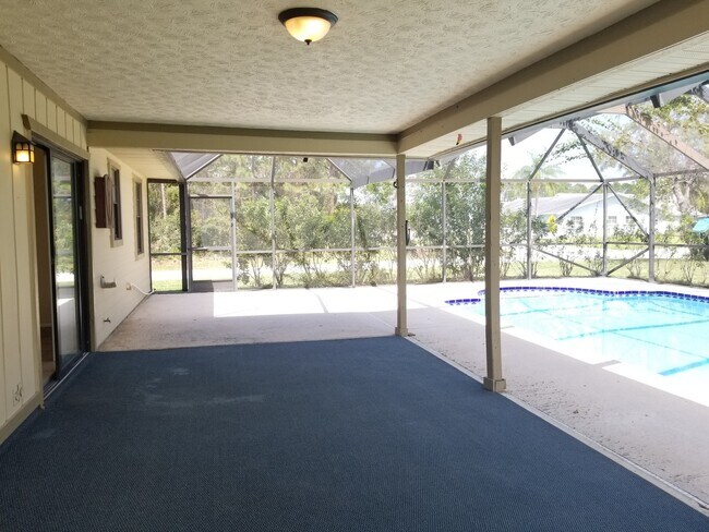 Building Photo - 3/2/1 with screened in patio/pool