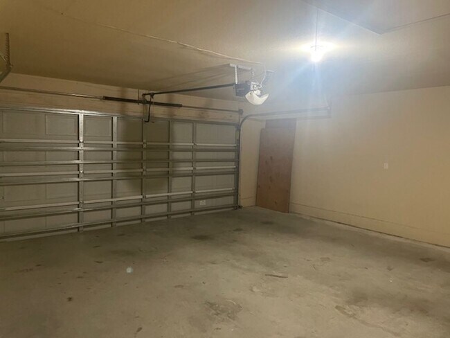 Building Photo - 1106 Pine Hollow Ln