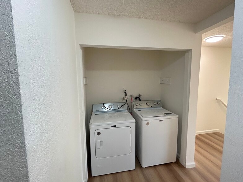 Building Photo - 915 Carob Way