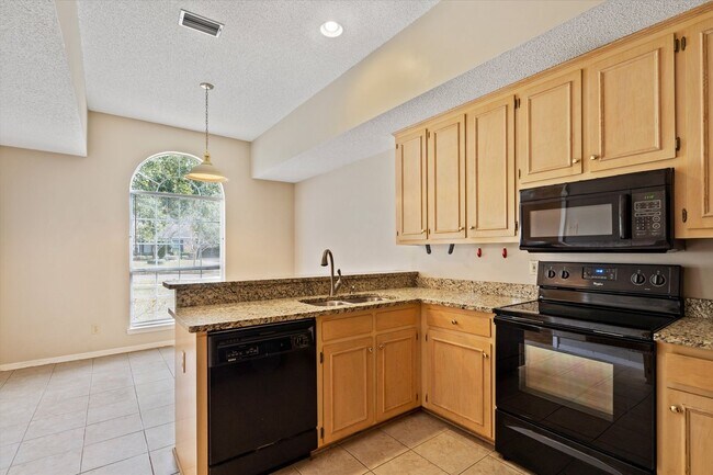 Building Photo - BEAUTIFUL HOME IN GREAT LOCATION!