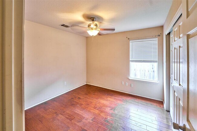 Building Photo - 2712 Settlement Dr